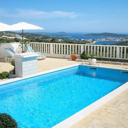 Apartment Family-friendly With Swimming Pool Dvornica, - 11470