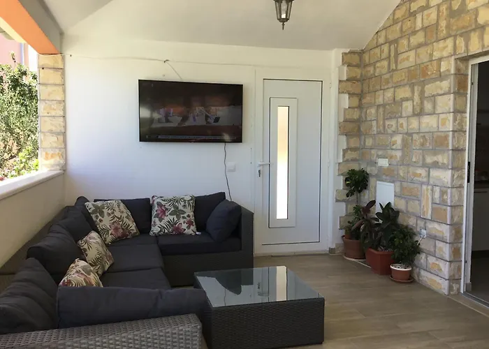 Family-friendly With Swimming Pool Dvornica, - 11470 Apartament Rogoznica (Sibenik-Knin)